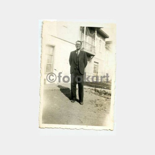 1938 Tarihi Ev Önünde Bay Fotoğraf