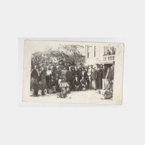 1930 Tarihi Ev Önünde Bir Grup Fotoğraf