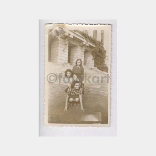 Tarihi Ev ve Kızlar Görünüş Fotoğraf