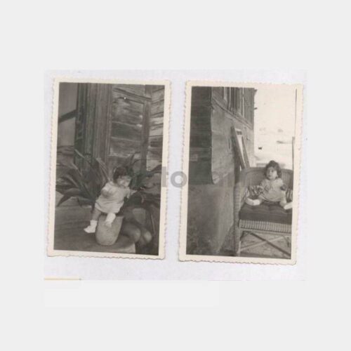 Tarihi Ev Önünde Çocuk 2 Adet Fotoğraf