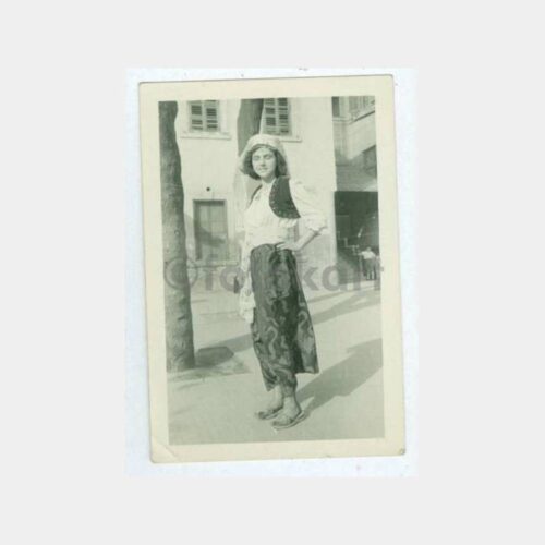 1940 Folklor Giyimli Genç Kız Fotoğraf