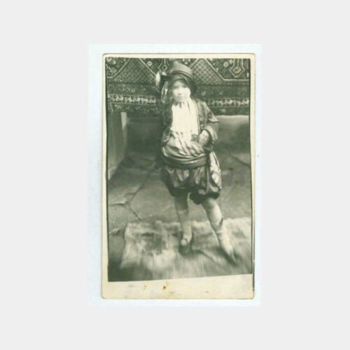 1930 Folklor Giyimli Çocuk Görünüş Fotoğraf