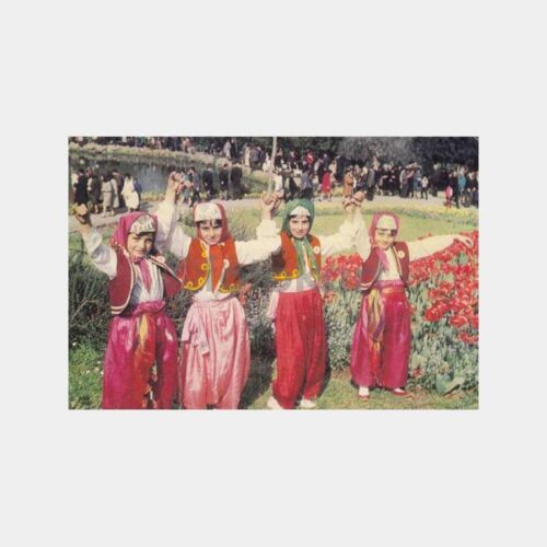 Emirgan Parkı Folklor Kızlar Konulu Kartpostal