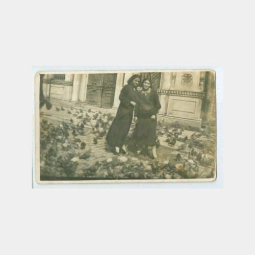 1930 Güvercinler ve Kadınlar Fotoğraf