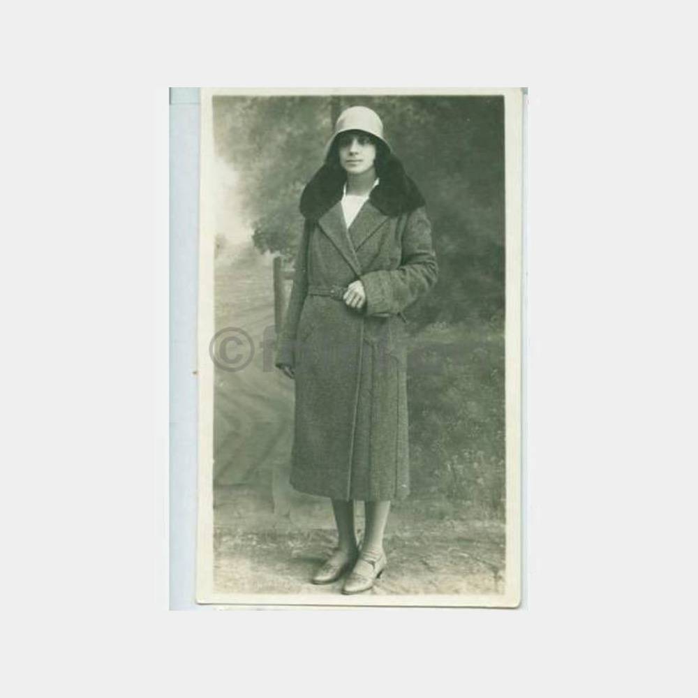 1931 Şapkalı Kadın Stüdyo Fotoğraf