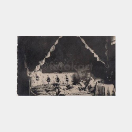 1935 Sünnet Çocuğu Yatağında Görünüş Fotoğraf