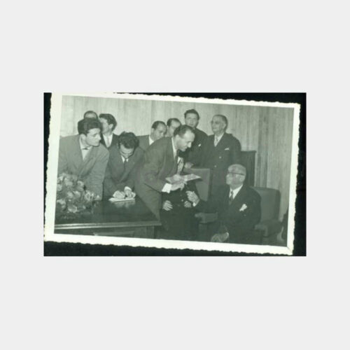 1955 Celal Bayar - Gazetecilerle Görünüş Fotoğraf