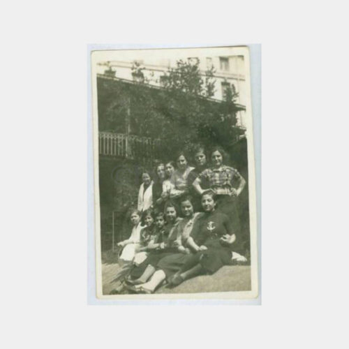 1936 Beyaz Önlüklü Kadınlar Fotoğraf