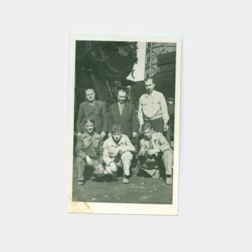 45037 Nolu Lokomotif Önünde Tren Personel Fotoğraf