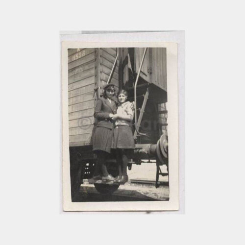 Tren Vagonunda Kızlar Görünüş Fotoğraf