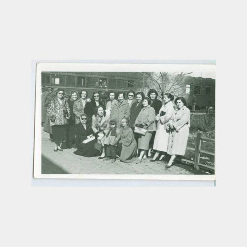 1950 Yataklı Vagonlar Şrk. Tren Önünde Fotoğraf