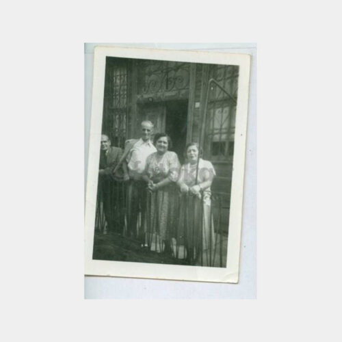 1930 Tarihi Ev Önü Aile Grup Fotoğraf