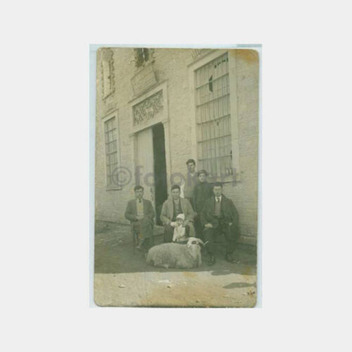 1930 Anadolu Ticarethane Önü Grup Fotoğraf