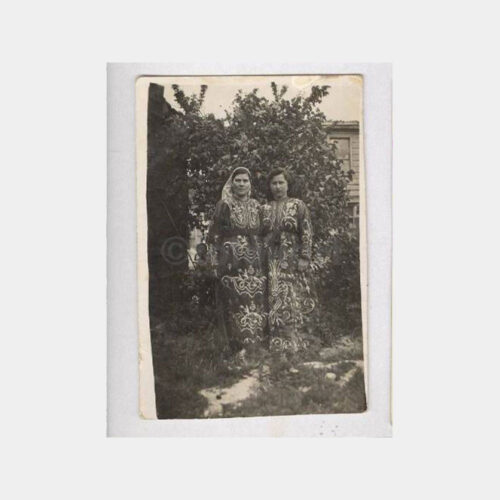 Folklorik Giysili 2 Kadın Fotoğraf