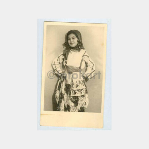 1930 Folklor Giysili Kız Fotoğraf