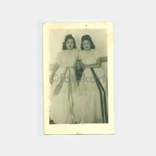 1940 Beyaz Giysili Kadınlar Görünüş Fotoğraf