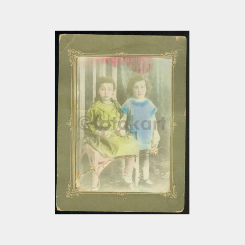 1930 Elle Boyanmış Kız Çocuk Giysili Fotoğraf