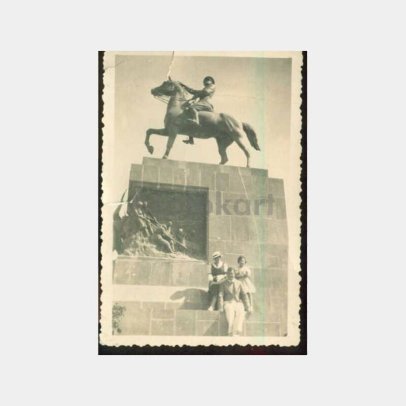 1940 İzmir Cumhuriyet Anıtı Önü Fotoğraf