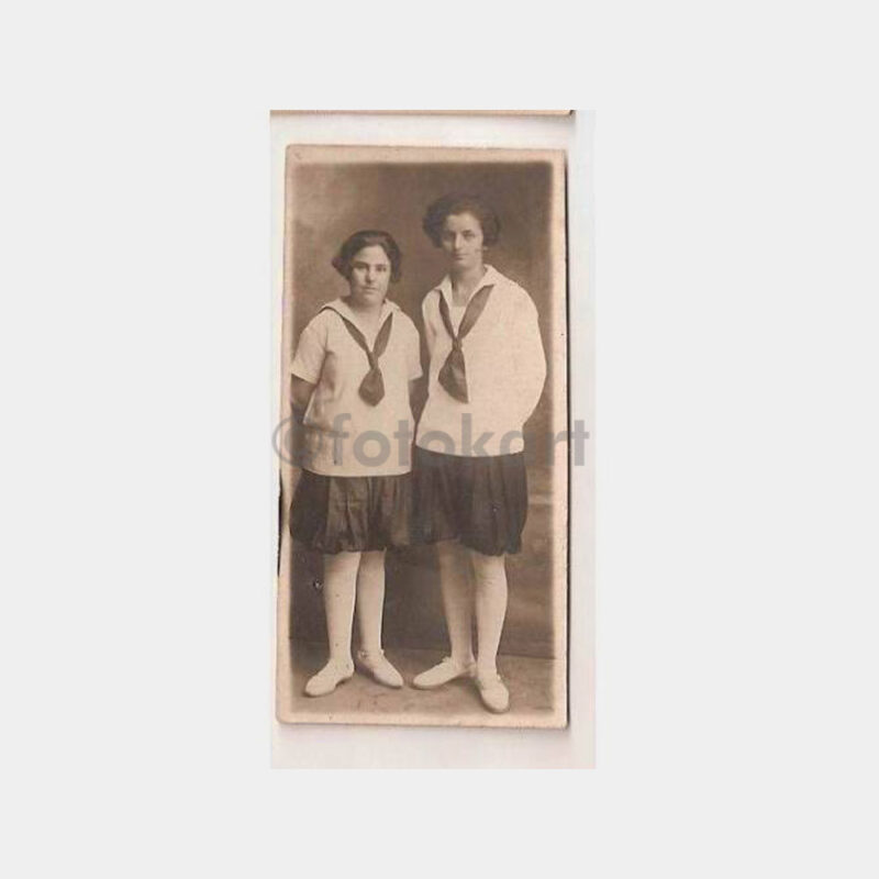 İki Kız Öğrenci Küçük Ebat Fotoğraf