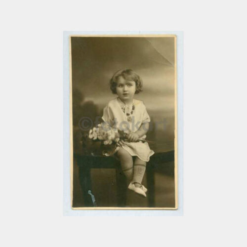 1930 Çiçekli Kız Çocuk Stüdyo Fotoğraf