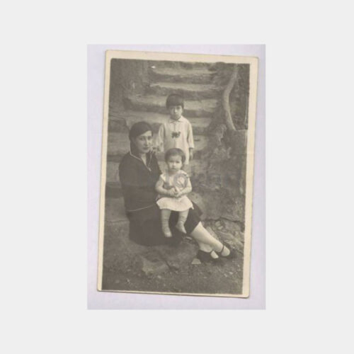 Anne ve Çocukları Konulu Eski Fotoğraf