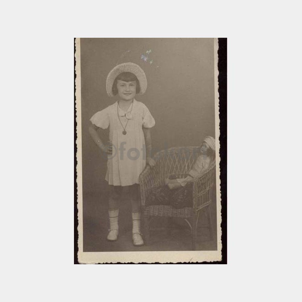 1933 Güzel Elbiseli Kız Çocuk Fotoğraf