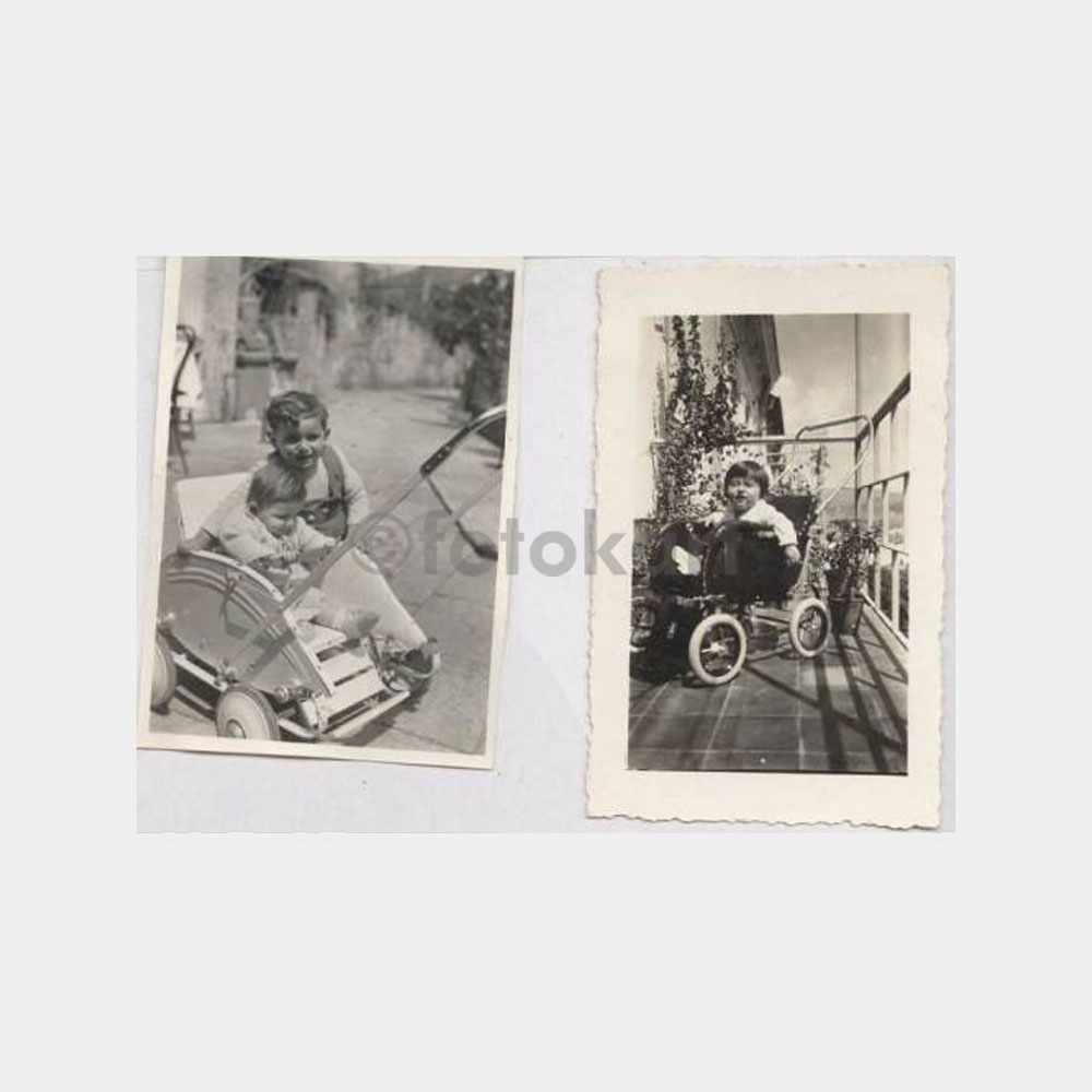Çocuk Arabası Konulu 2 Adet Fotoğraf