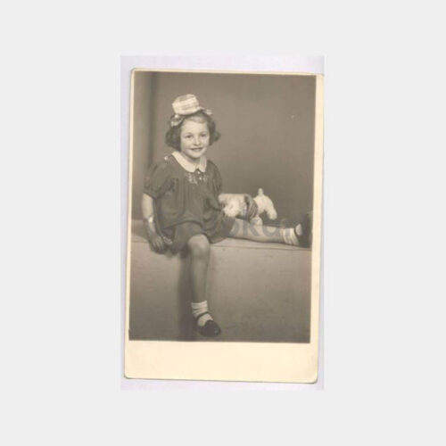 Kız Çocuk ve Oyuncak Konulu Fotoğraf