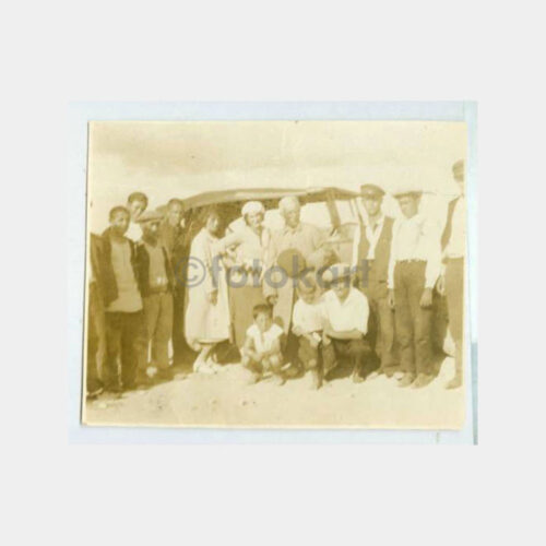 1920 Otomobil Önünde Aile Görünüş Fotoğraf