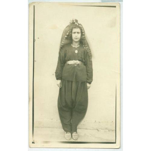 1931 Folklor Konulu Kadın Fotoğraf