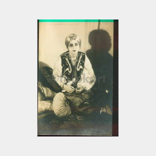 1930 Folklor Konulu Kadın Fotoğraf