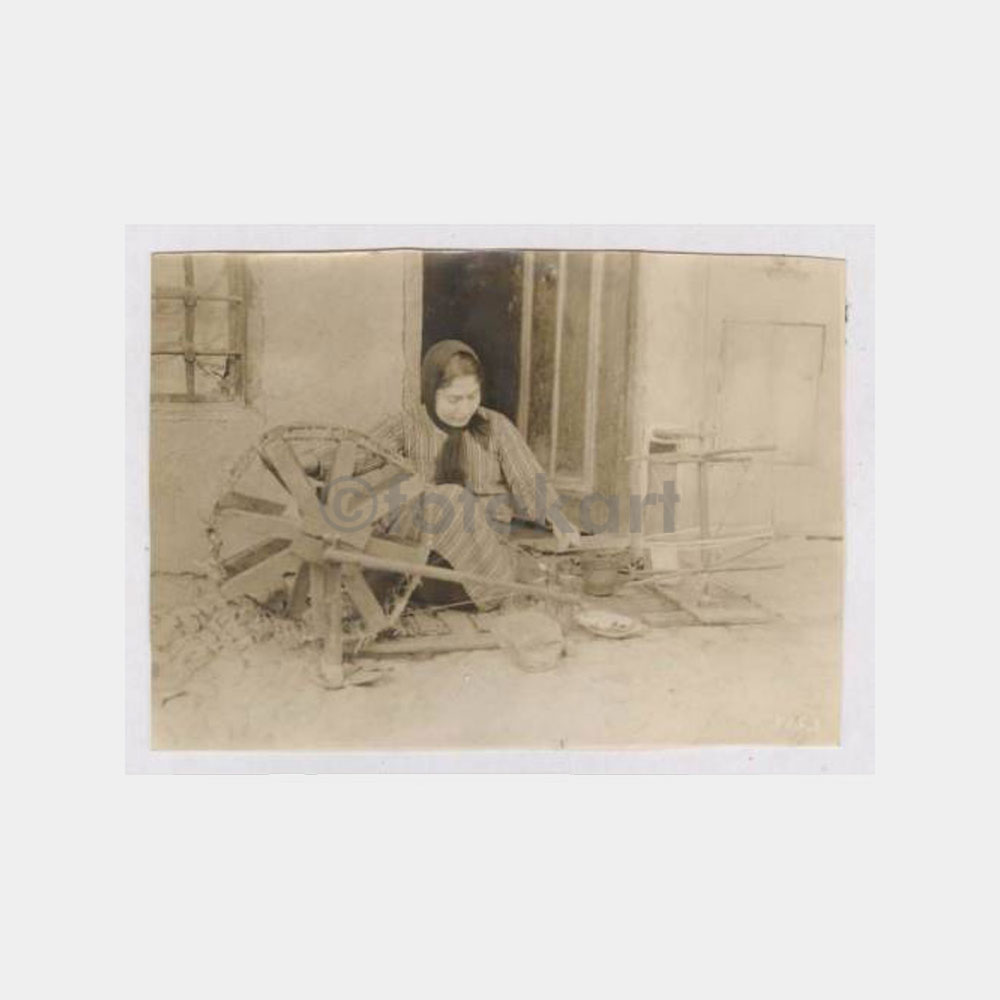 Köy Yaşamı - İplik Eğiren Hanım Görünüş Fotoğraf