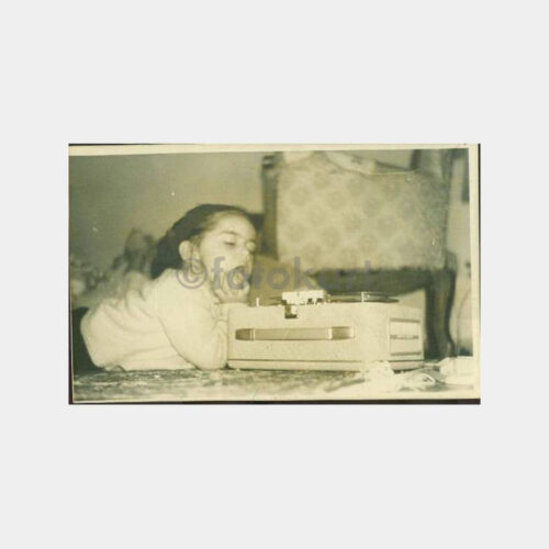 1965 Teyp Dinleyen Çocuk Görünüş Fotoğraf