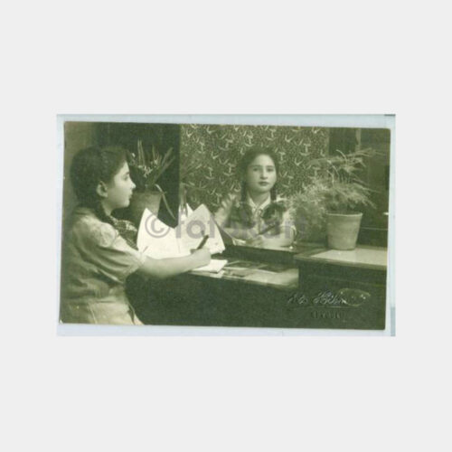 1955 Aynada Kız Çocuk Görünüş Fotoğraf