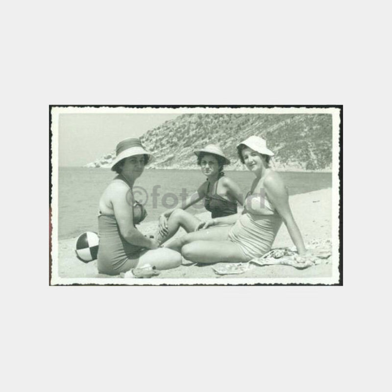 1961 Marmara Adası Plajı - Kadınlar Fotoğraf