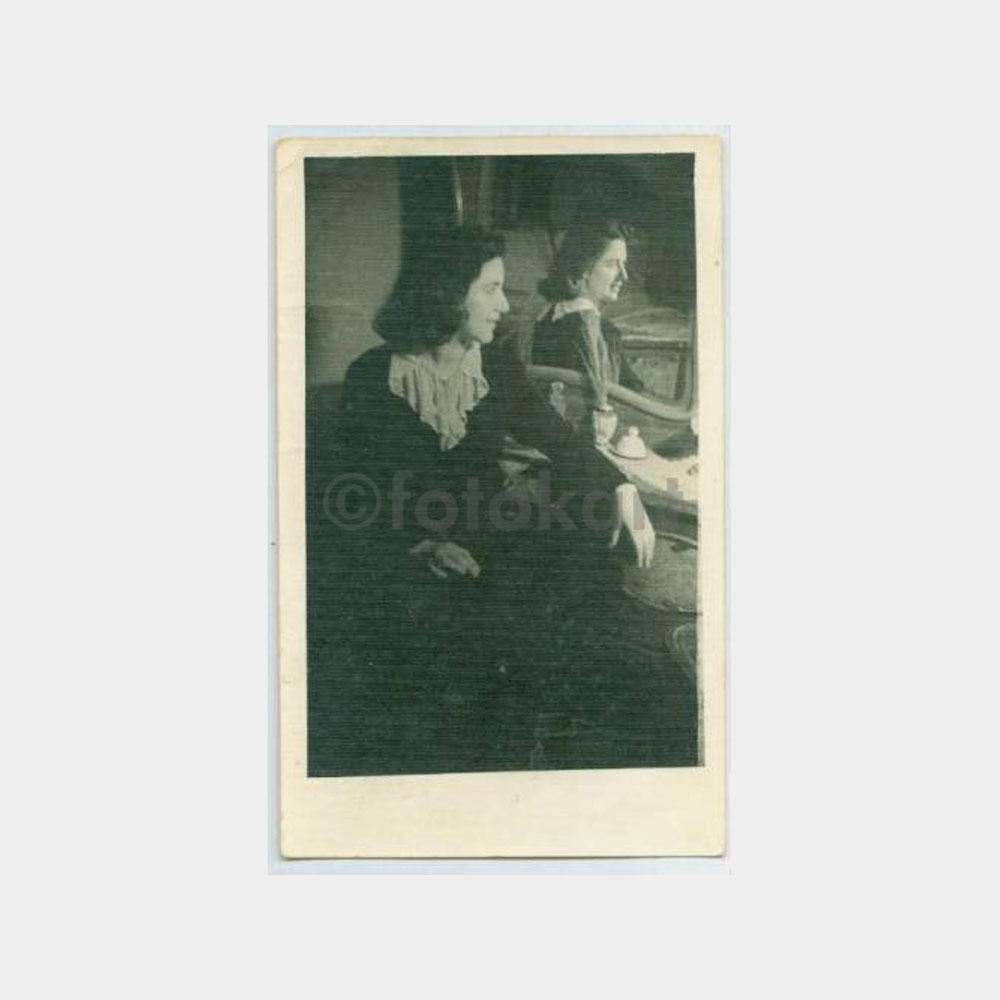 1950 Aynada Güzel Kadın Görünüş Fotoğraf