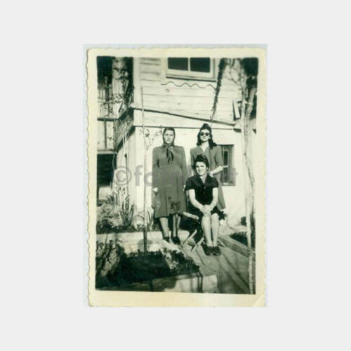 1939 Tarihi Ev Önünde Kadınlar Fotoğraf