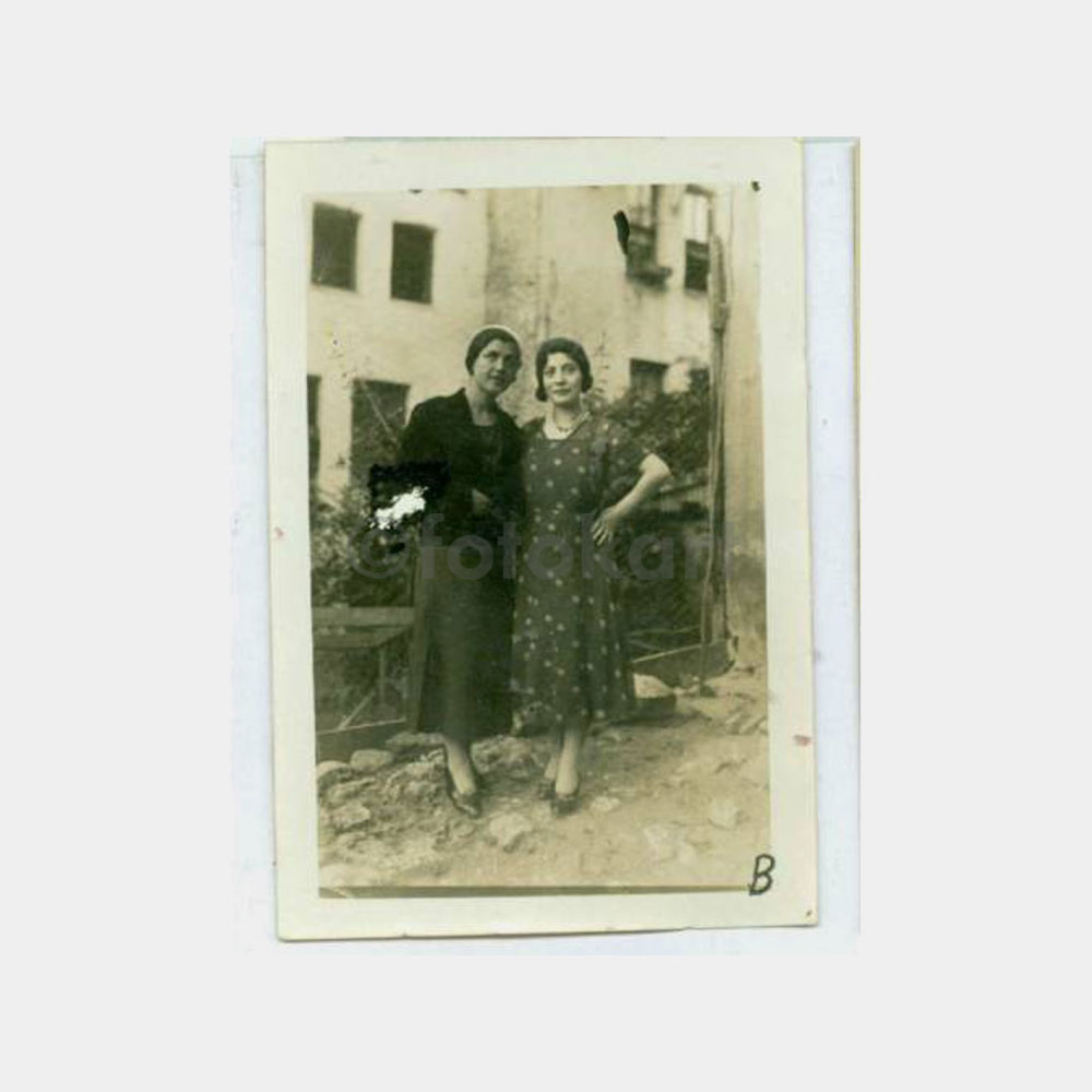 1933 Tarihi Ev ve Kadınlar Görünüş Fotoğraf