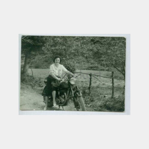 1960 Motorsikletli Kadın Fotoğraf