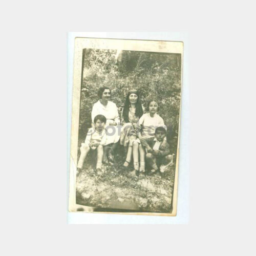 1929 Bahçede Aile ve Çocukları Görünüş Fotoğraf