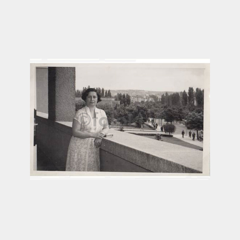 1960 Ankara Balkonda Kadın Konulu Fotoğraf