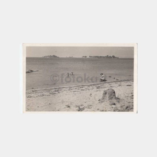 1960 Erdek Sahili Kadın Konulu Fotoğraf