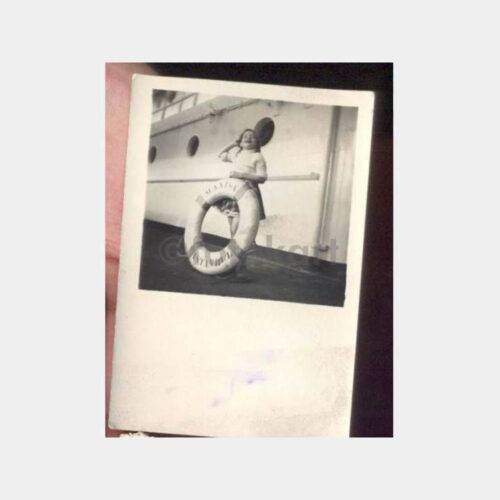 Manisa Vapuru Can Simidi Önünde Çocuk Fotoğraf