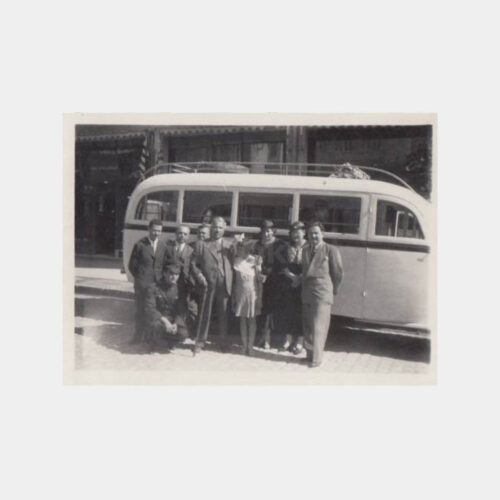 1948 Otobüs ve Yolcu Grubu Konulu Fotoğrafı