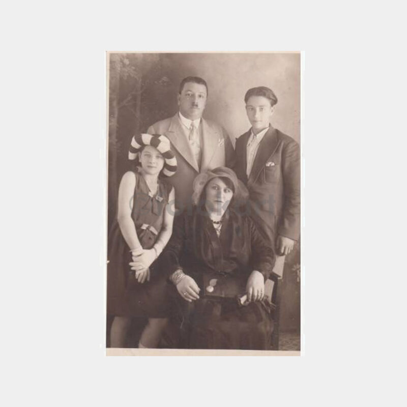 1931 İzmir Ailesi Stüdyo Konulu Fotoğraf