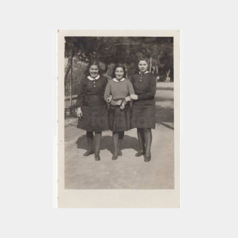 1943 İzmir Kız Öğrenciler Konulu Fotoğraf