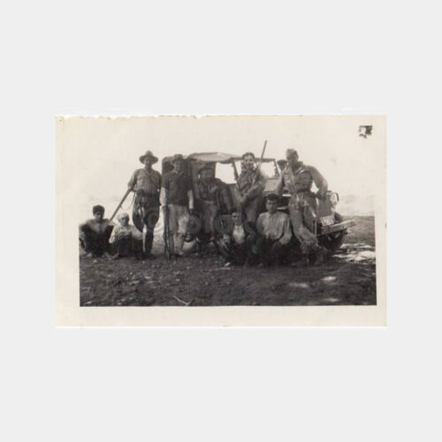 1948 Avcılık Hatırası Jeep Önünde Konulu Fotoğraf