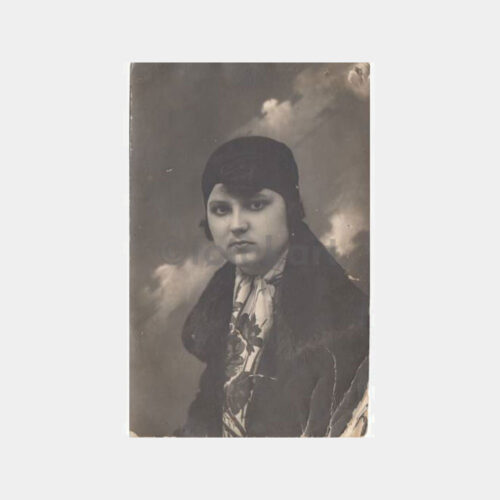 1926 Feraceli Kadın Konulu Stüdyo Fotoğraf