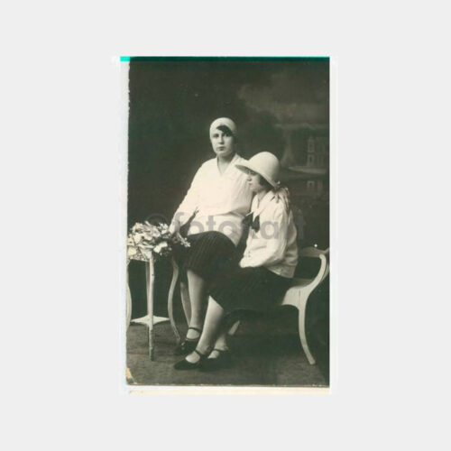 1928 Stüdyo Arka Plan - Şapkalı Kadınlar Fotoğraf