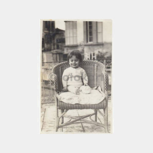 1940 Tarihi Ev Balkonunda Çocuk Konulu Fotoğraf